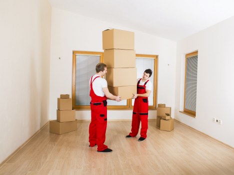 Local moving team handling access challenges in Richmond